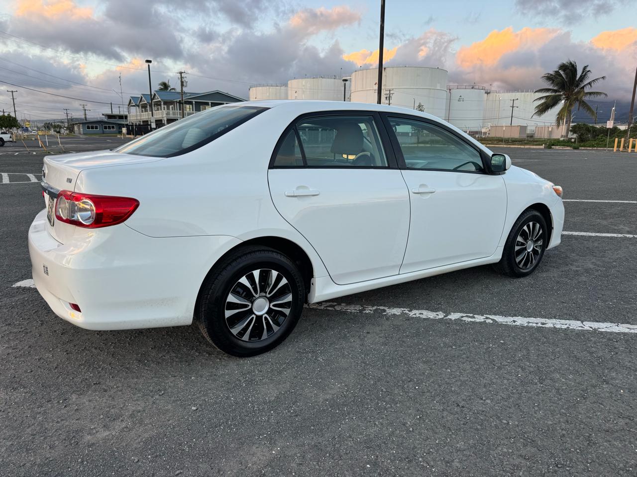 Toyota Corolla 4dr Sdn Auto LE (Natl) 2011