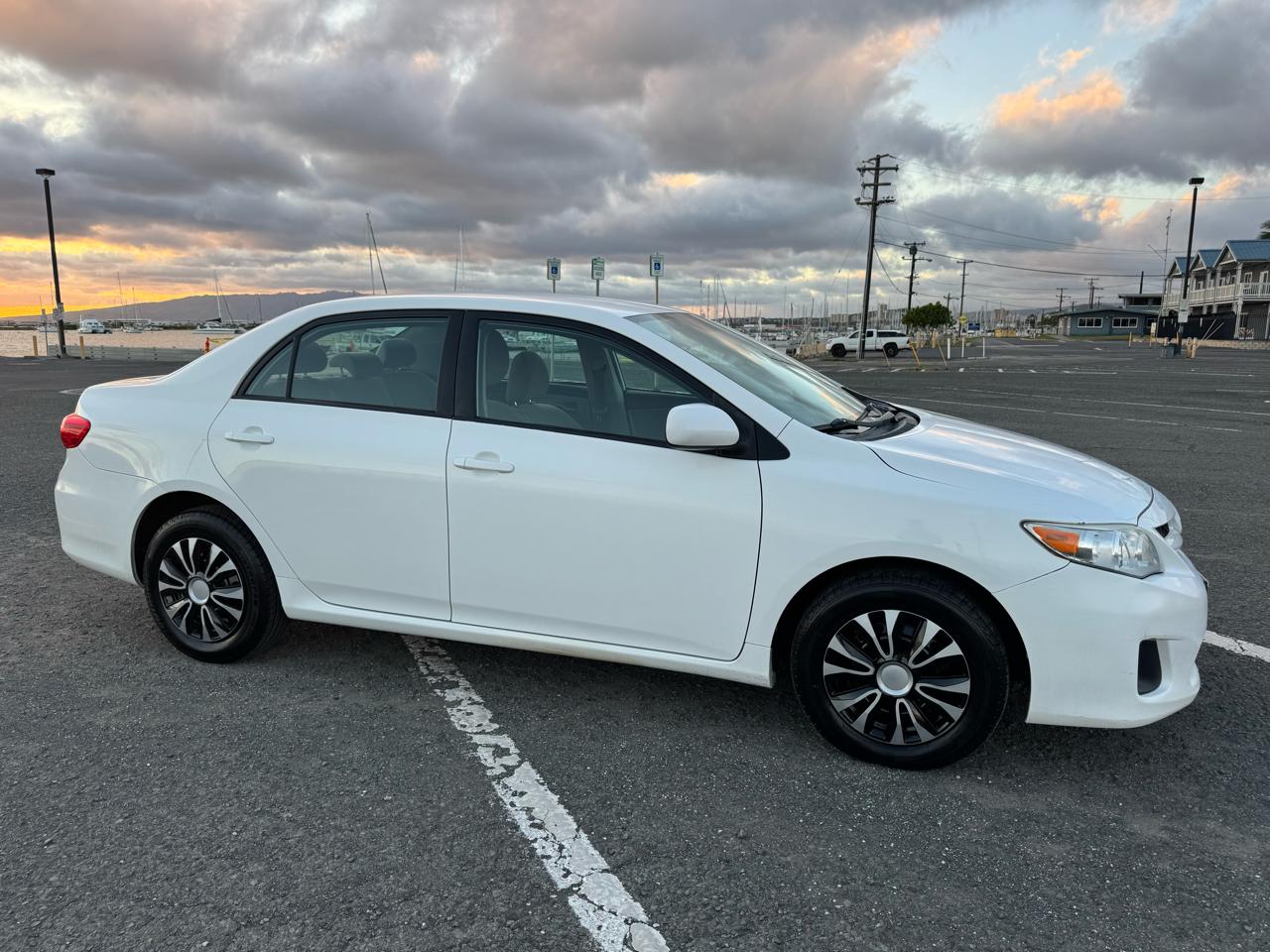 Toyota Corolla 4dr Sdn Auto LE (Natl) 2011