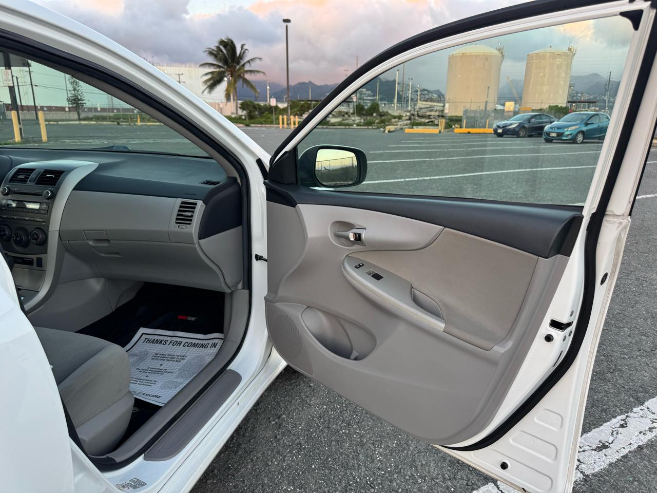 Toyota Corolla 4dr Sdn Auto LE (Natl) 2011