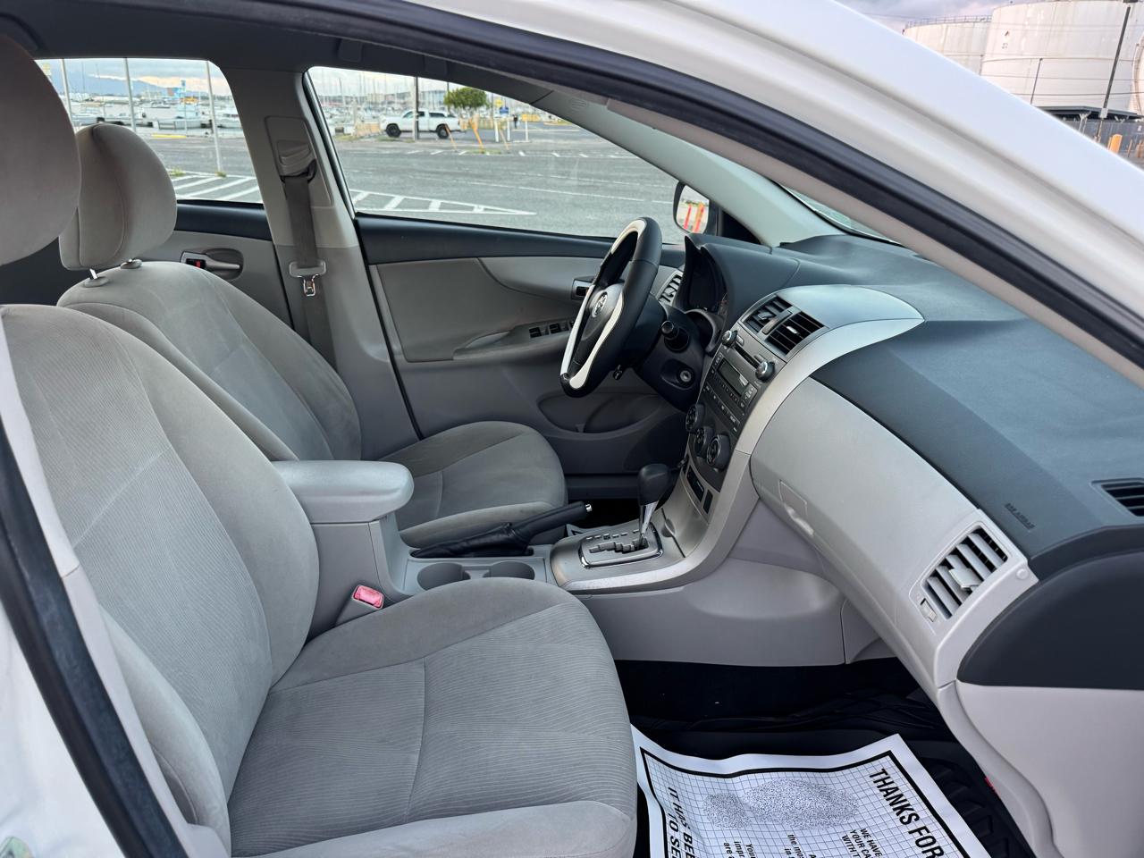 Toyota Corolla 4dr Sdn Auto LE (Natl) 2011