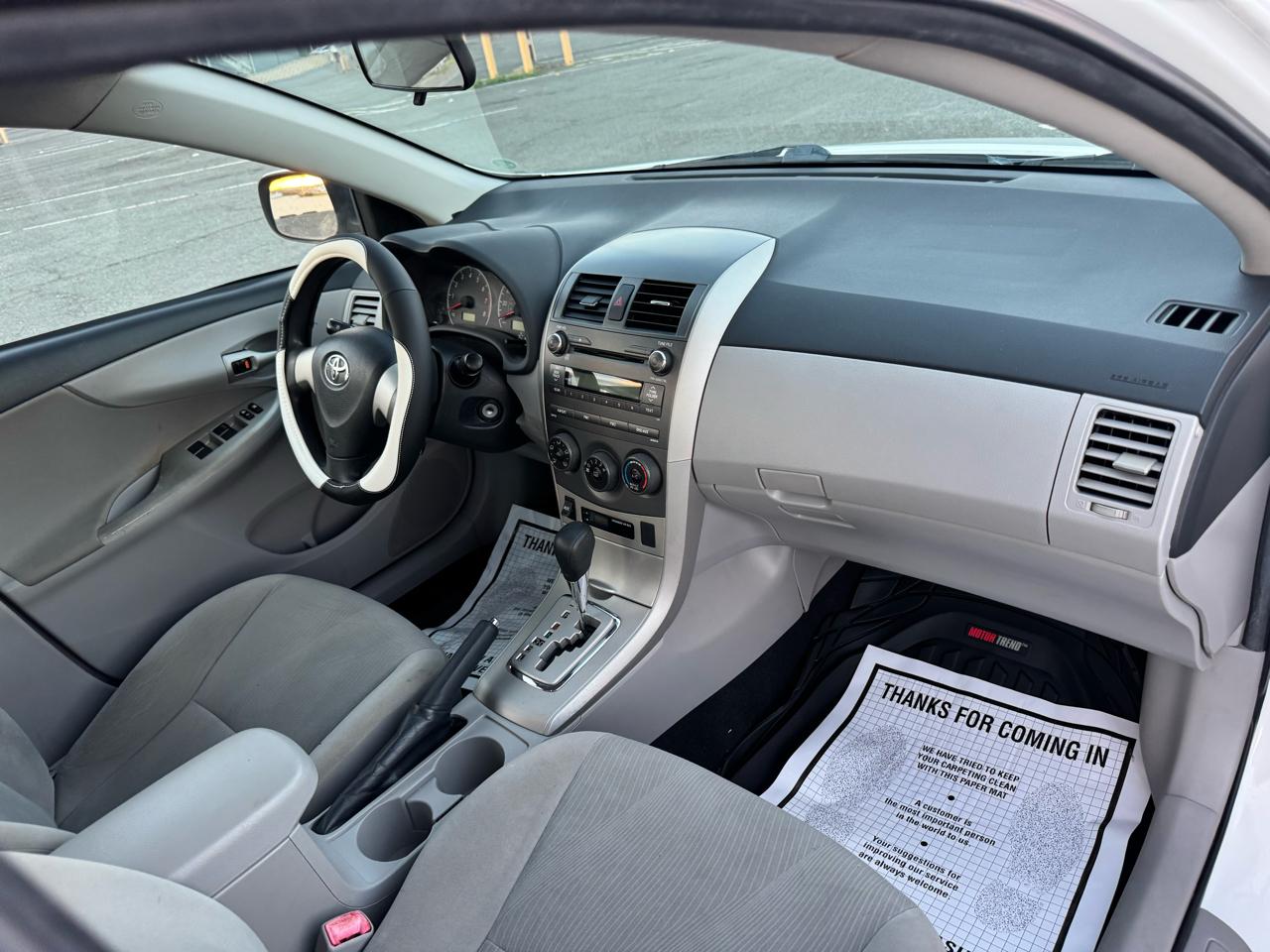 Toyota Corolla 4dr Sdn Auto LE (Natl) 2011