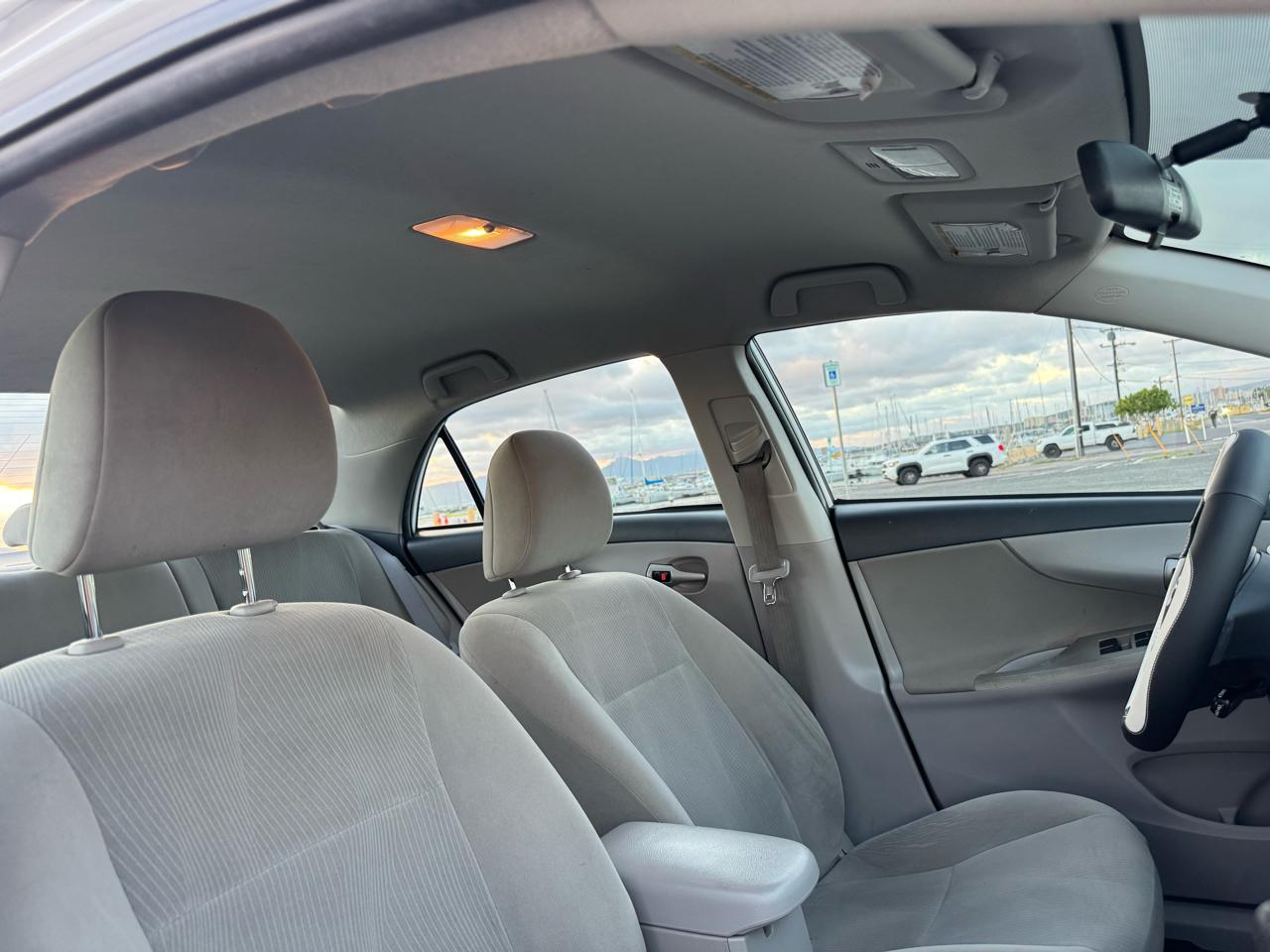 Toyota Corolla 4dr Sdn Auto LE (Natl) 2011