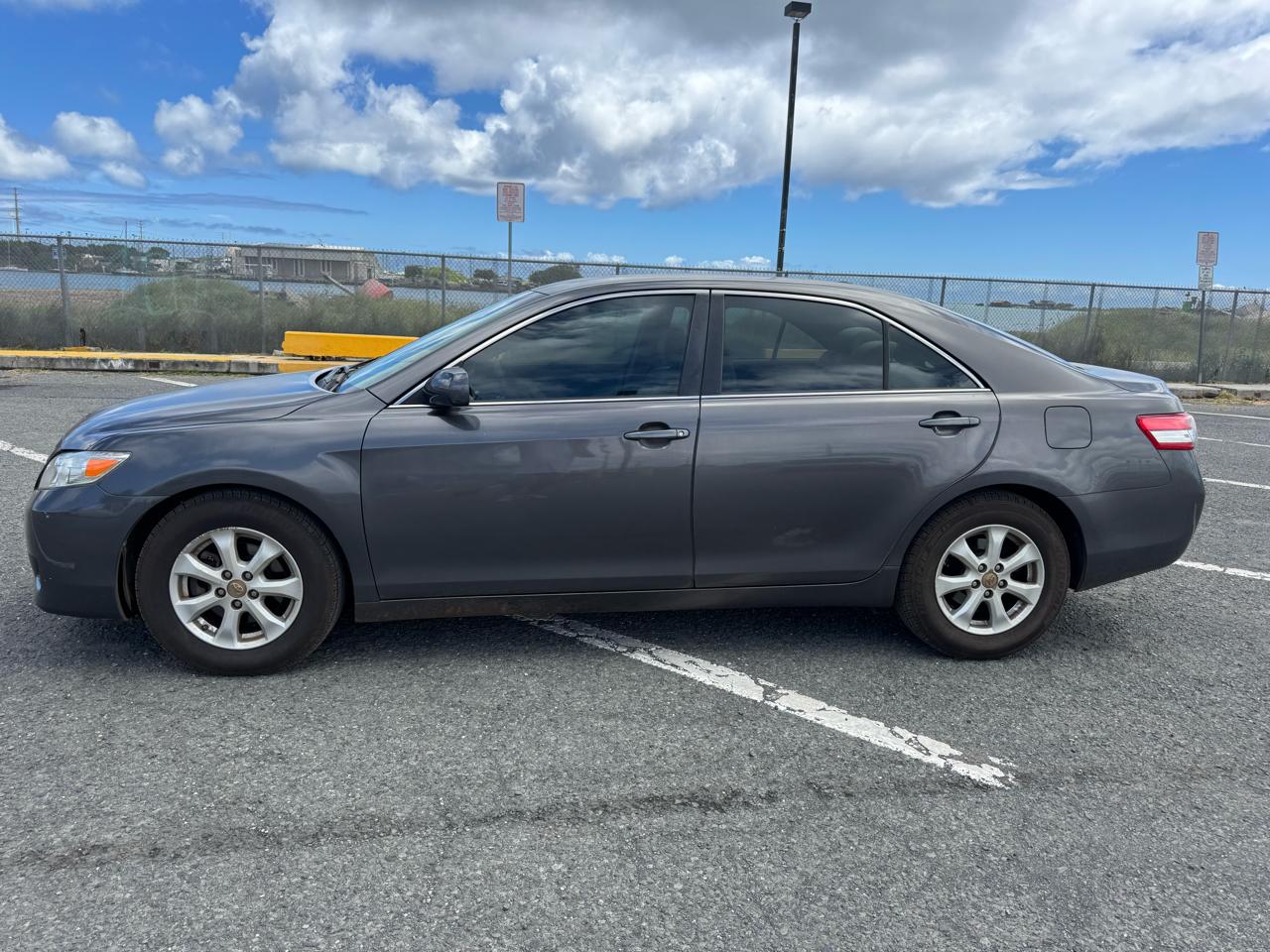 Toyota Camry 4dr Sdn LE Auto 2010