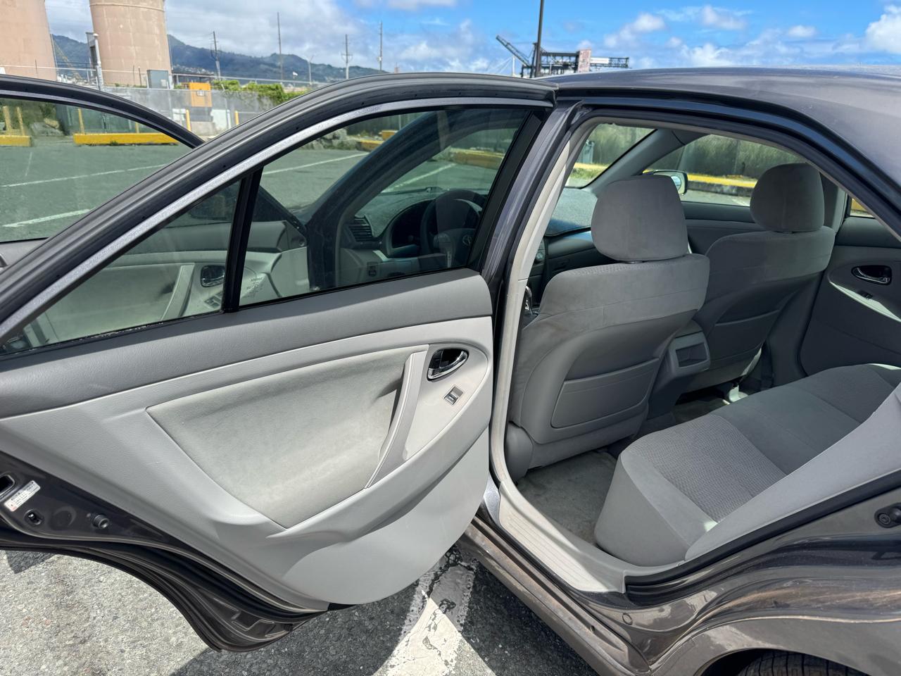 Toyota Camry 4dr Sdn LE Auto 2010