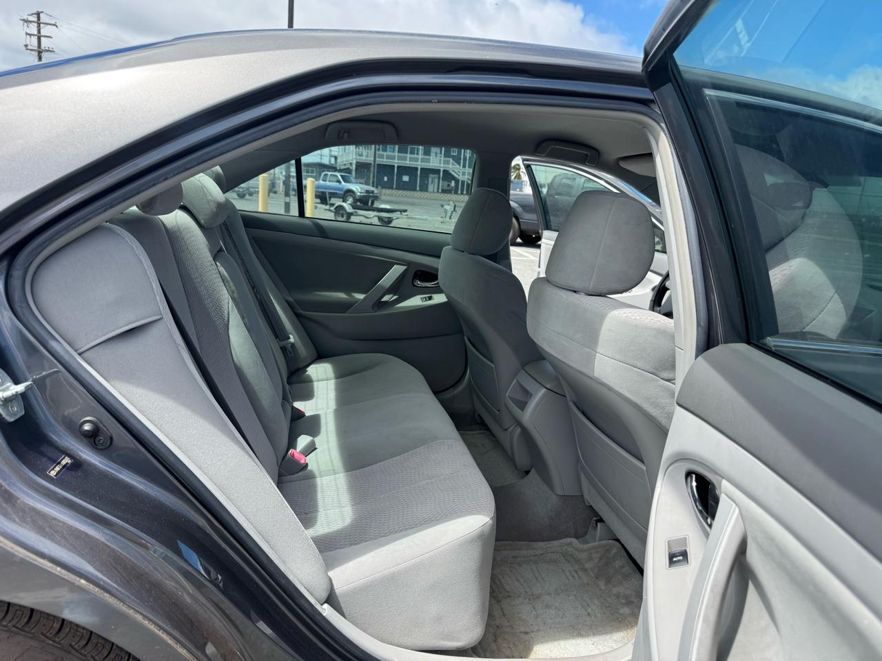 Toyota Camry 4dr Sdn LE Auto 2010