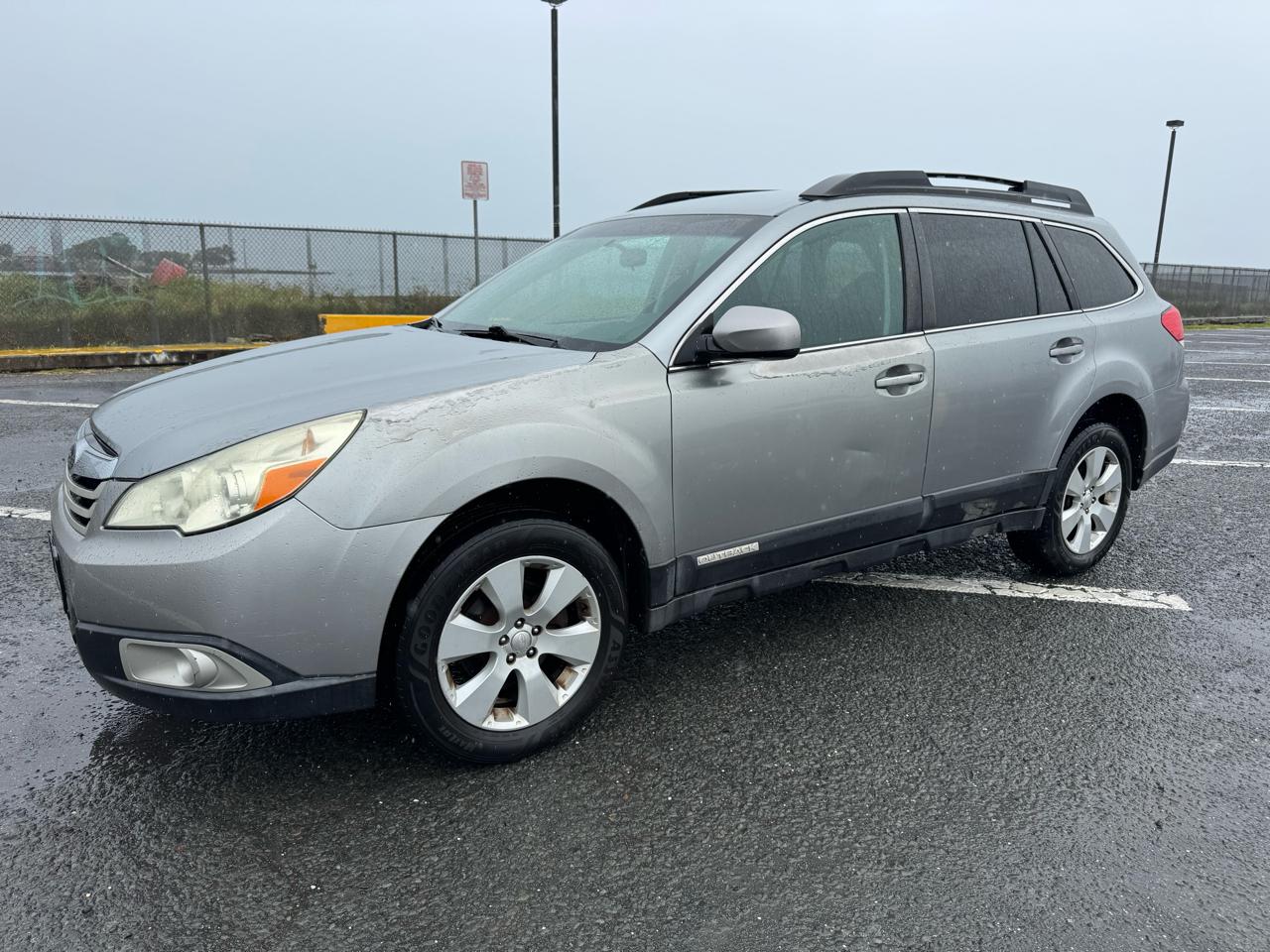 Subaru Outback 2.5i Premium 2011