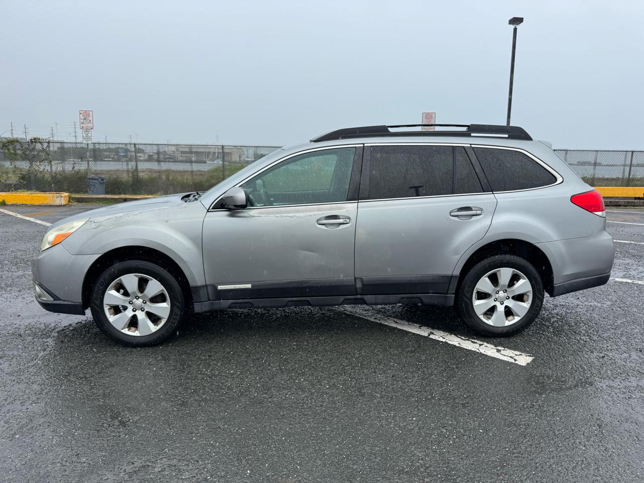 Subaru Outback 2.5i Premium 2011