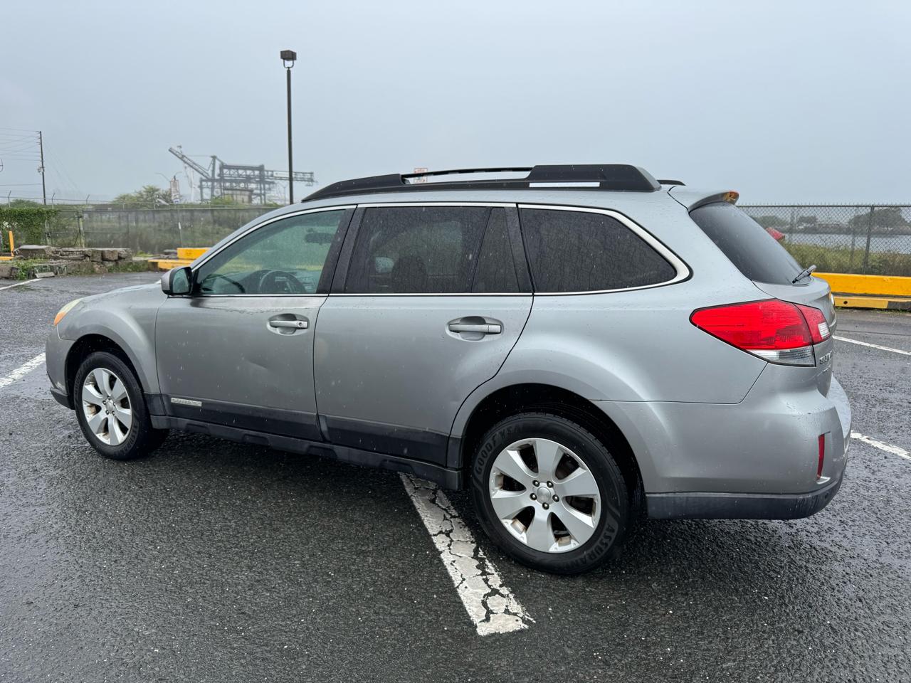 Subaru Outback 2.5i Premium 2011