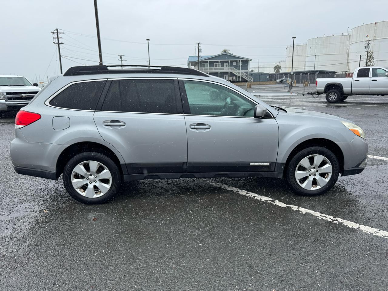 Subaru Outback 2.5i Premium 2011
