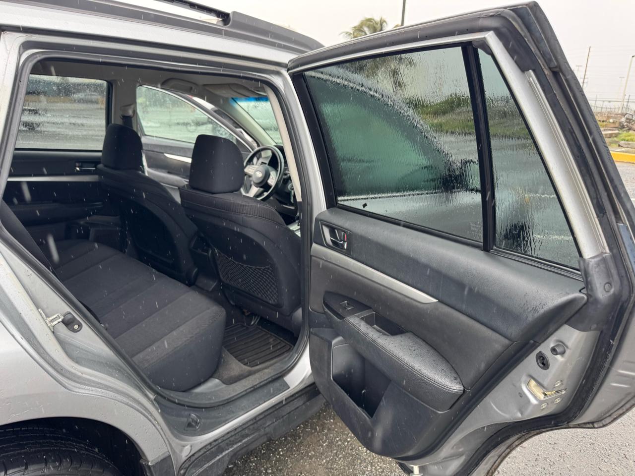 Subaru Outback 2.5i Premium 2011