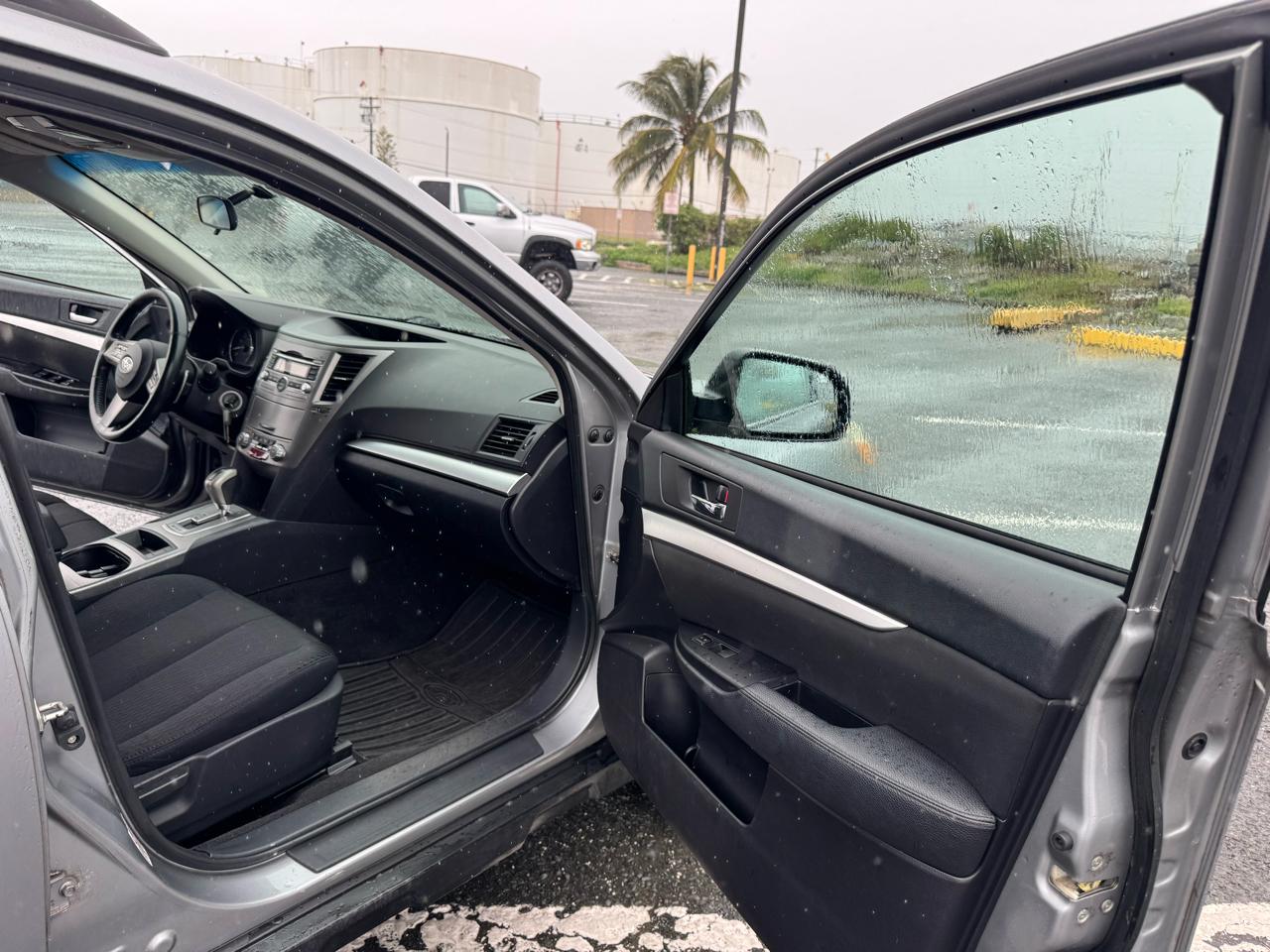 Subaru Outback 2.5i Premium 2011