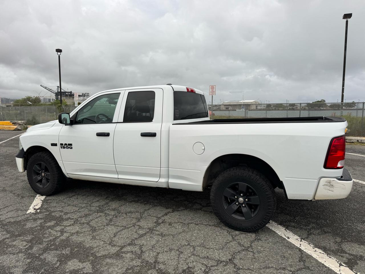 RAM 1500 4WD Quad Cab 140.5" Express 2015