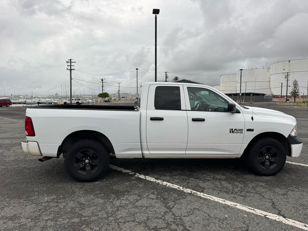 RAM 1500 4WD Quad Cab 140.5" Express 2015