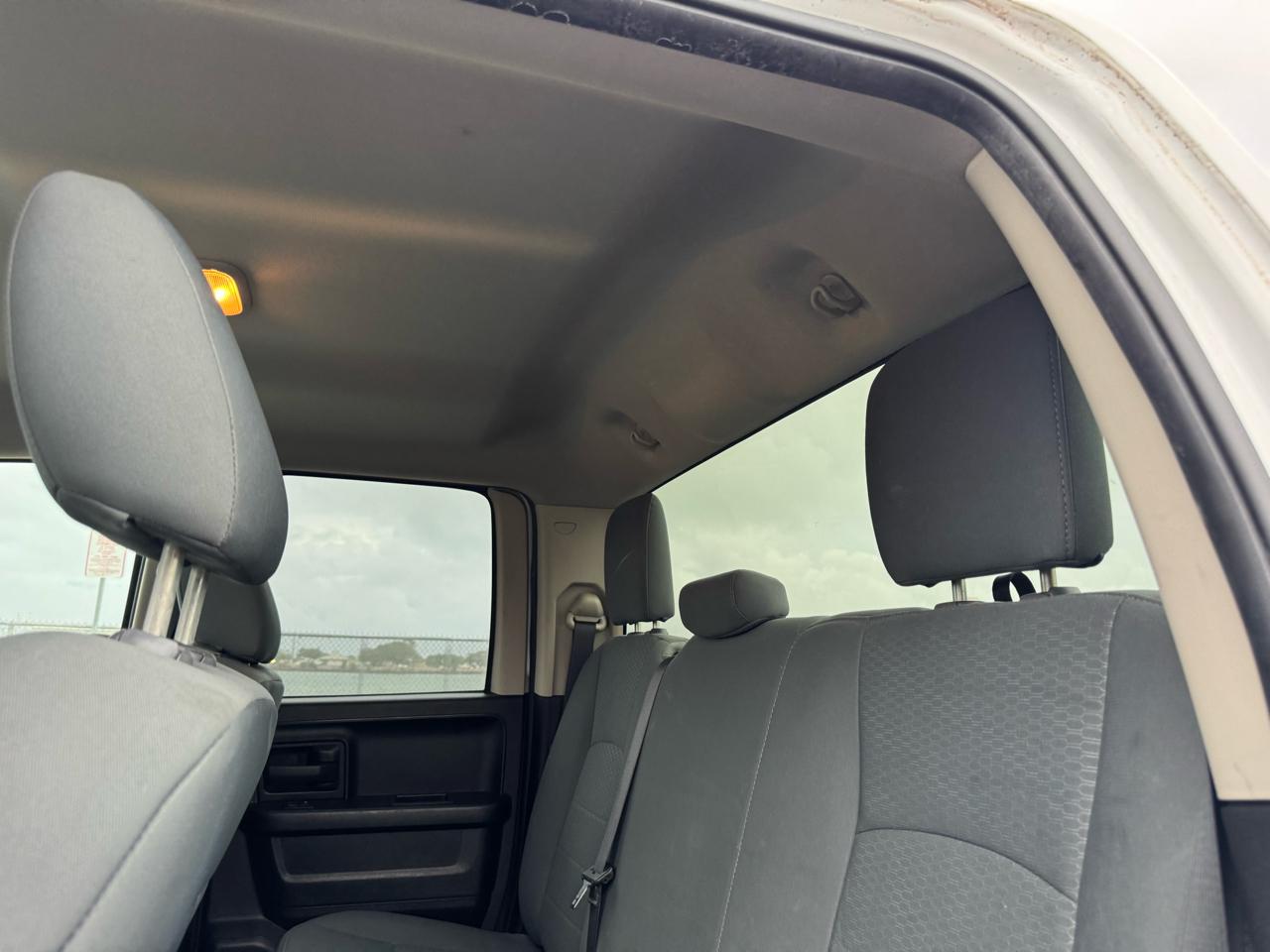 RAM 1500 4WD Quad Cab 140.5" Express 2015