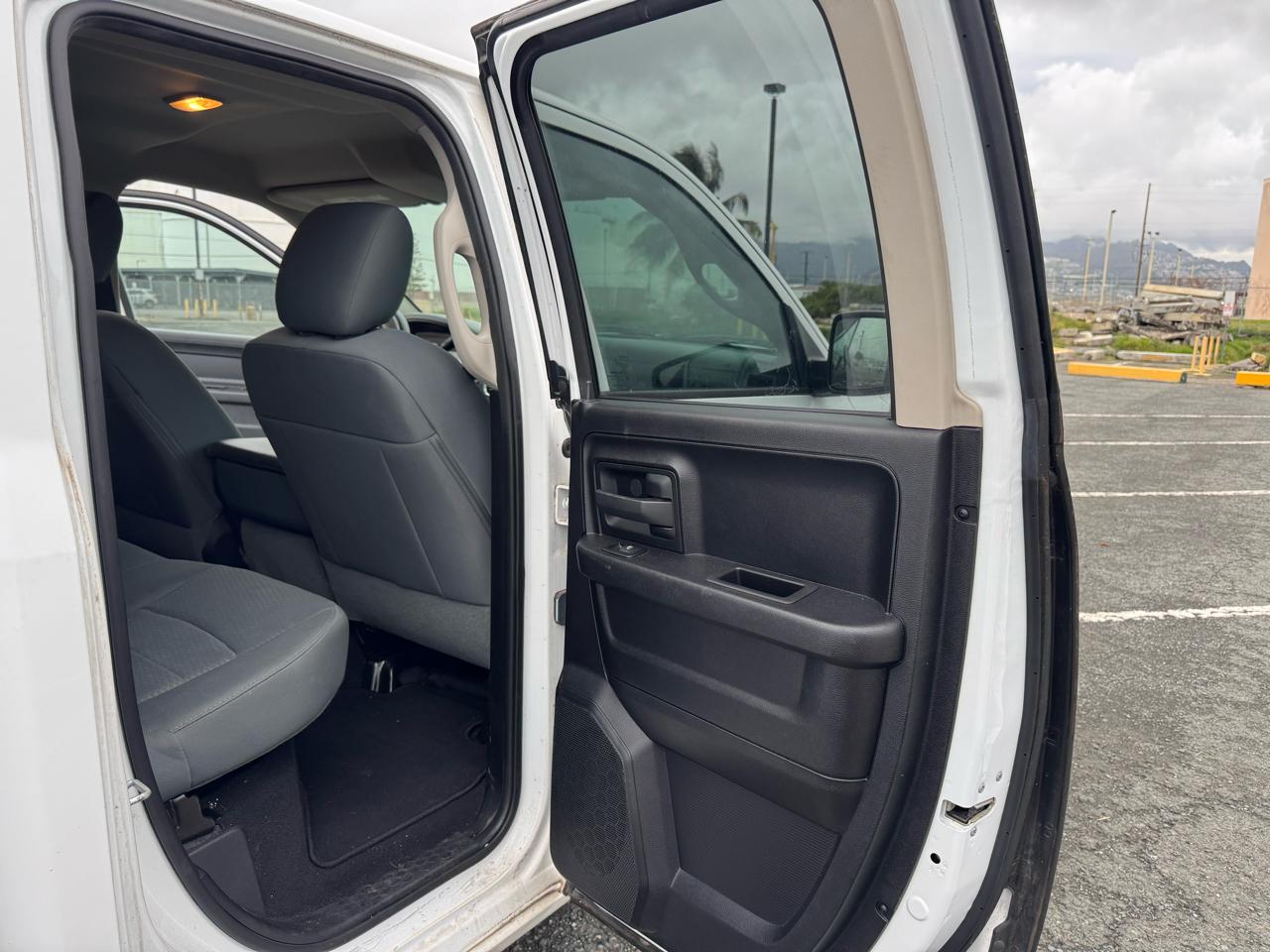 RAM 1500 4WD Quad Cab 140.5" Express 2015