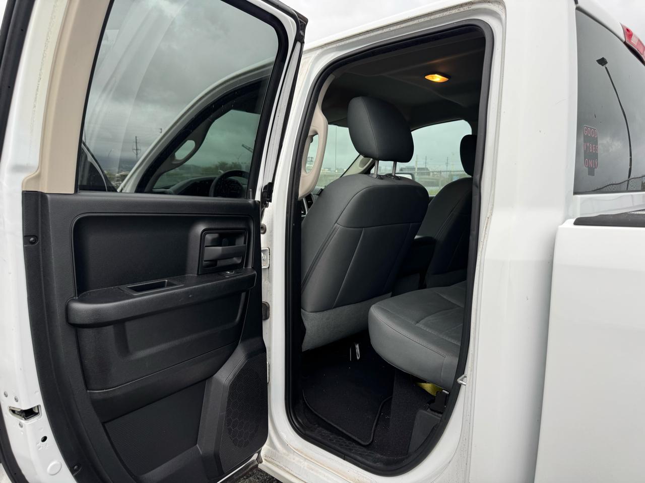 RAM 1500 4WD Quad Cab 140.5" Express 2015