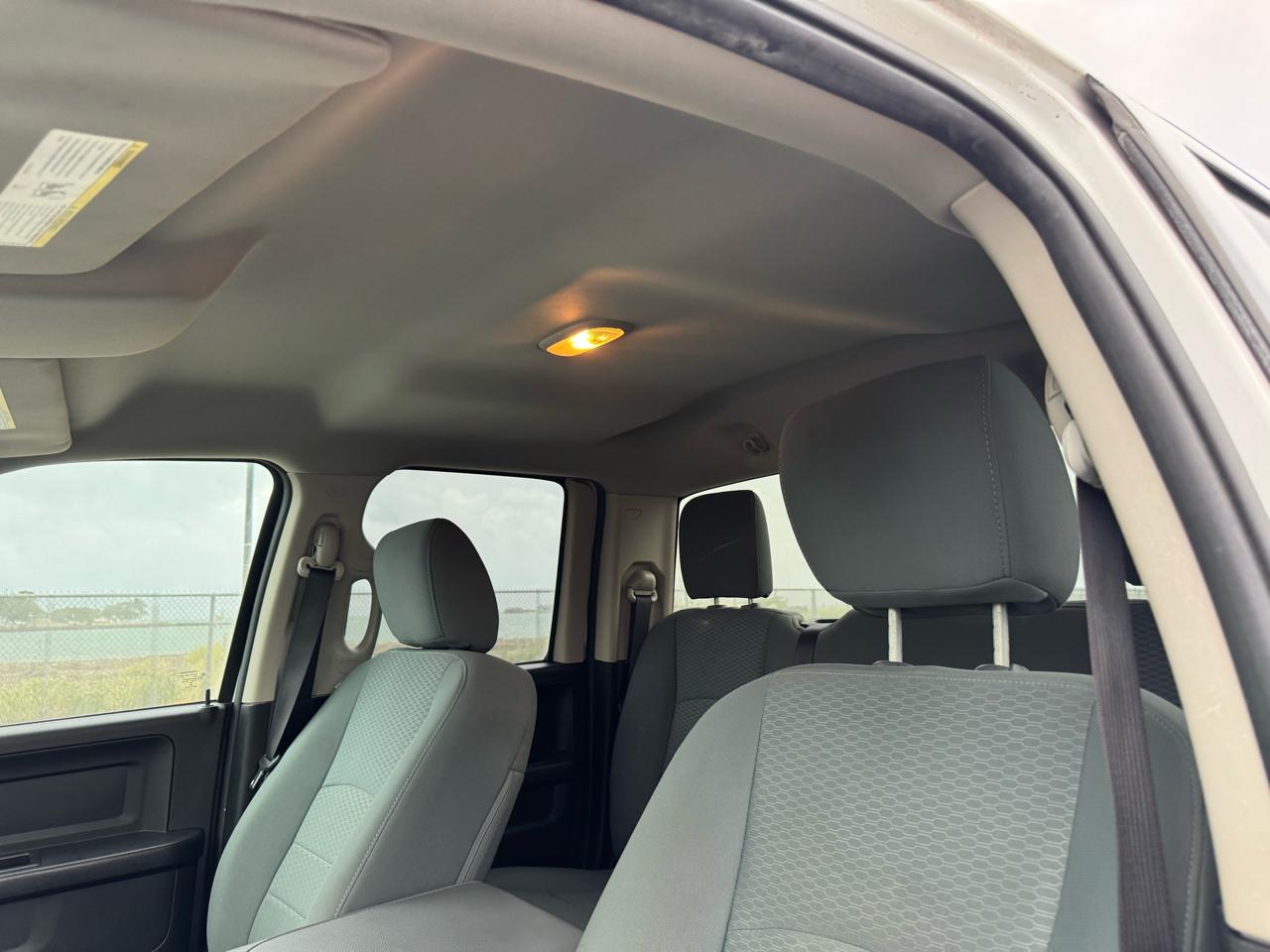 RAM 1500 4WD Quad Cab 140.5" Express 2015