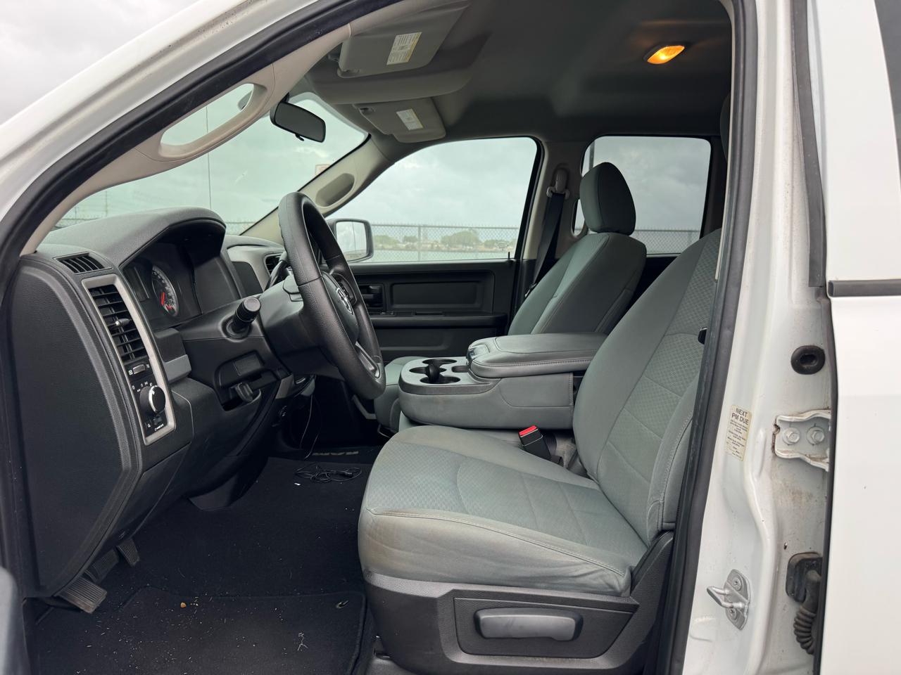 RAM 1500 4WD Quad Cab 140.5" Express 2015