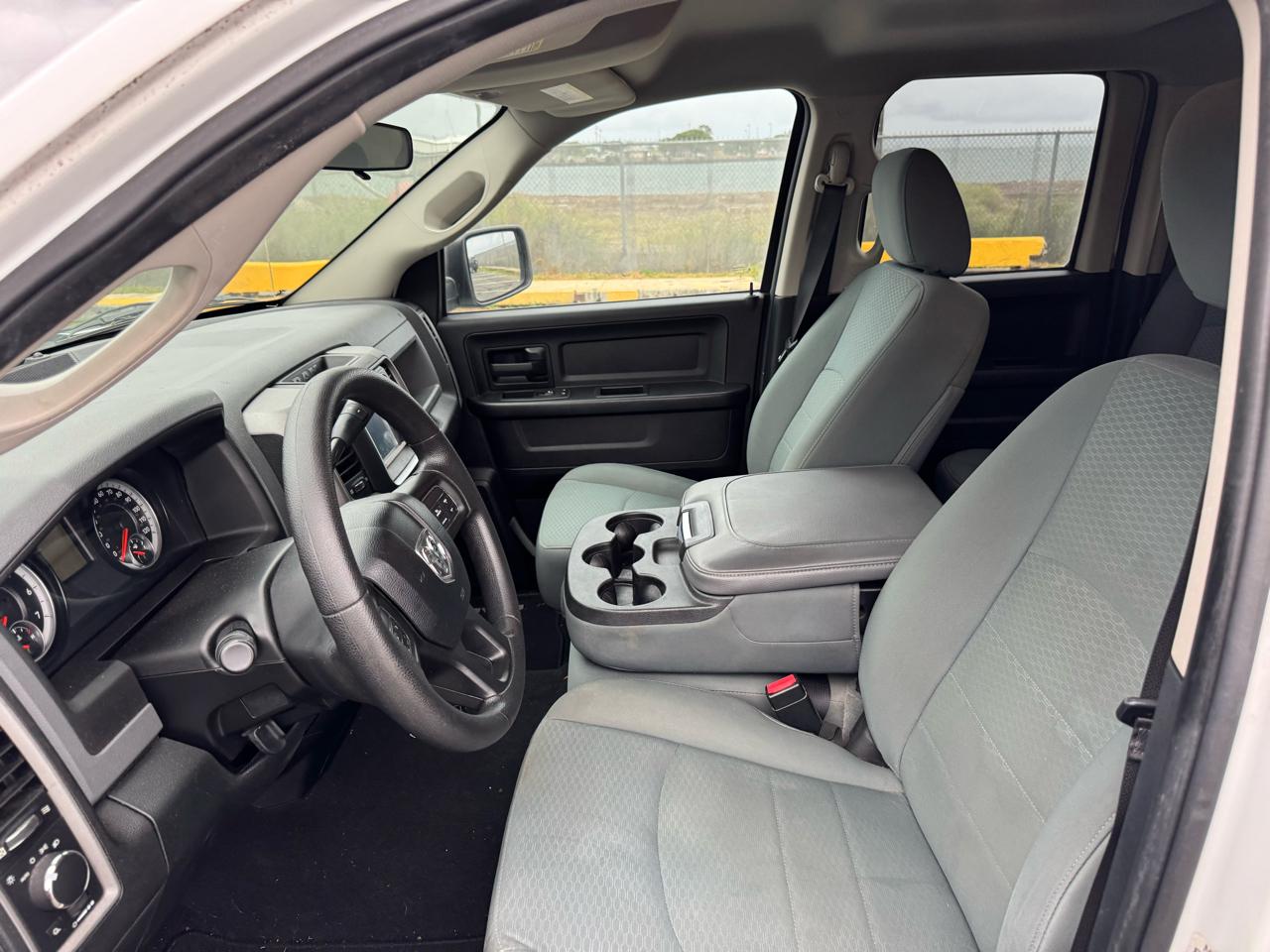 RAM 1500 4WD Quad Cab 140.5" Express 2015