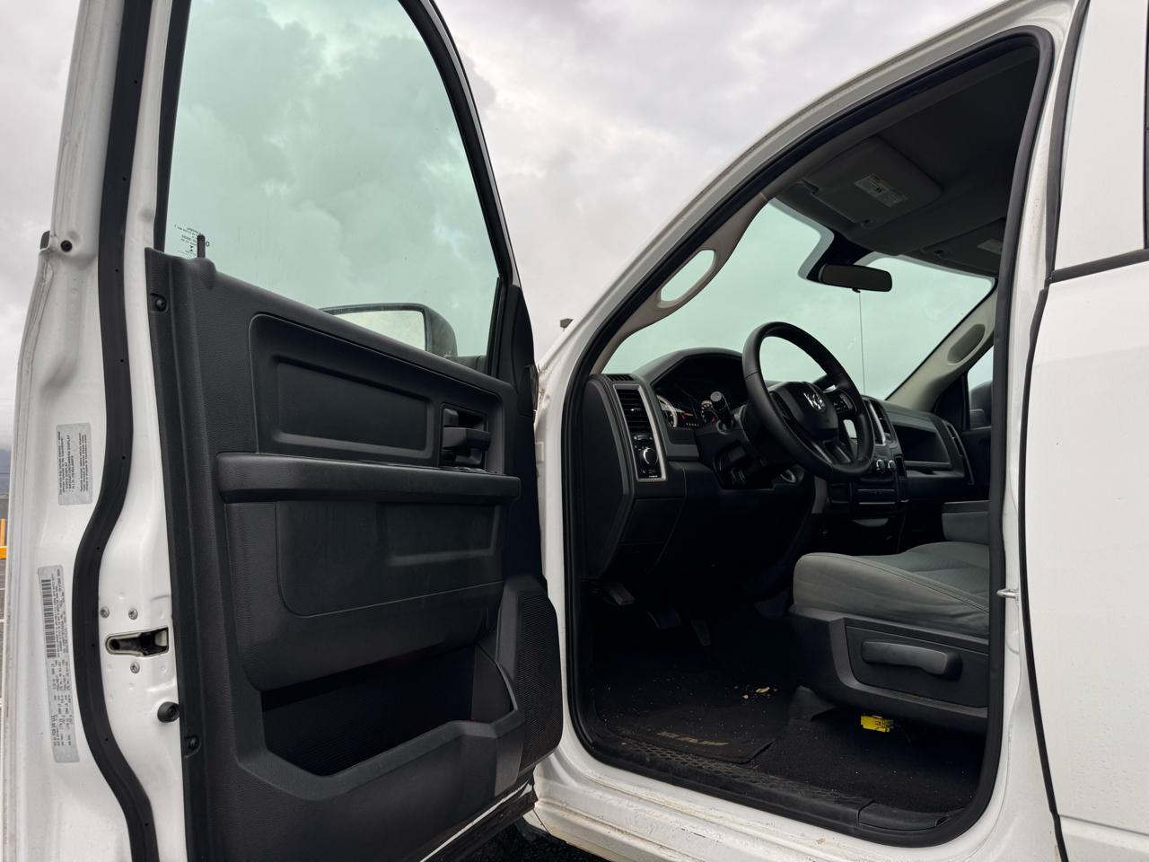 RAM 1500 4WD Quad Cab 140.5" Express 2015