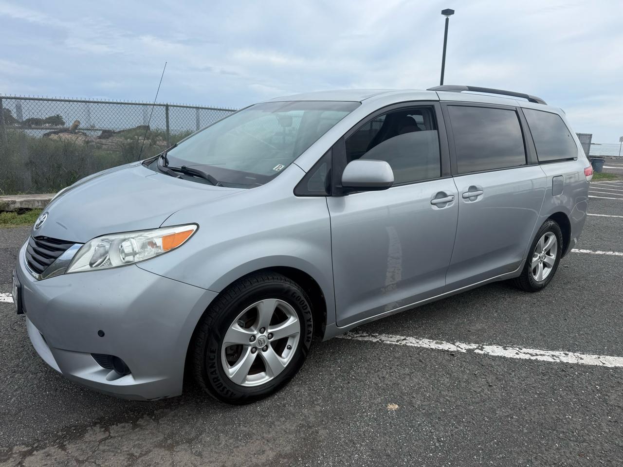 Toyota Sienna LE FWD 8-Passenger V6 2014
