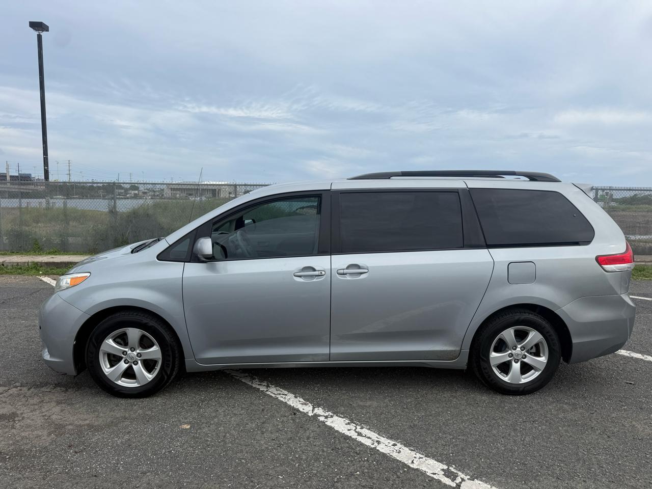 Toyota Sienna LE FWD 8-Passenger V6 2014