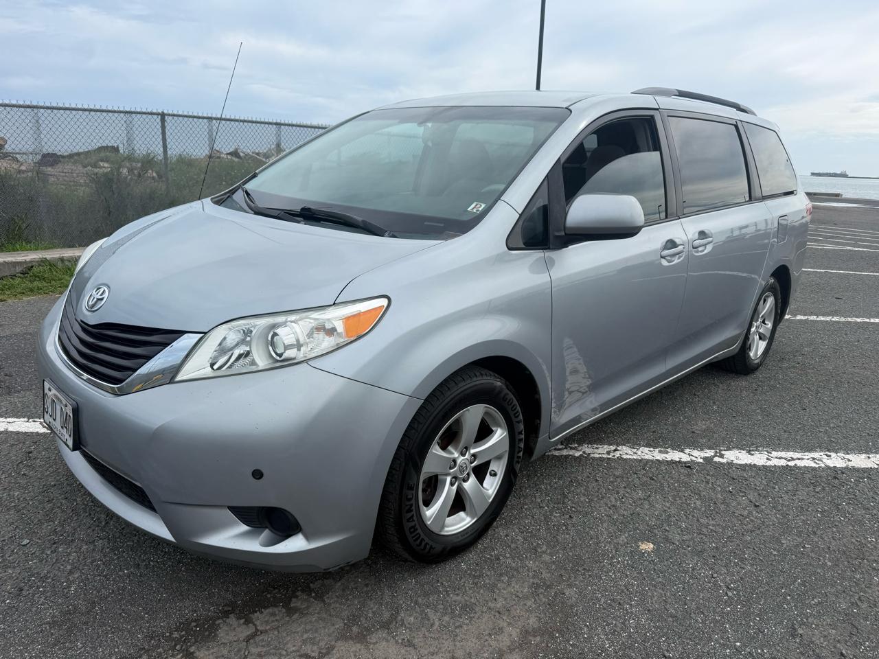 Toyota Sienna LE FWD 8-Passenger V6 2014