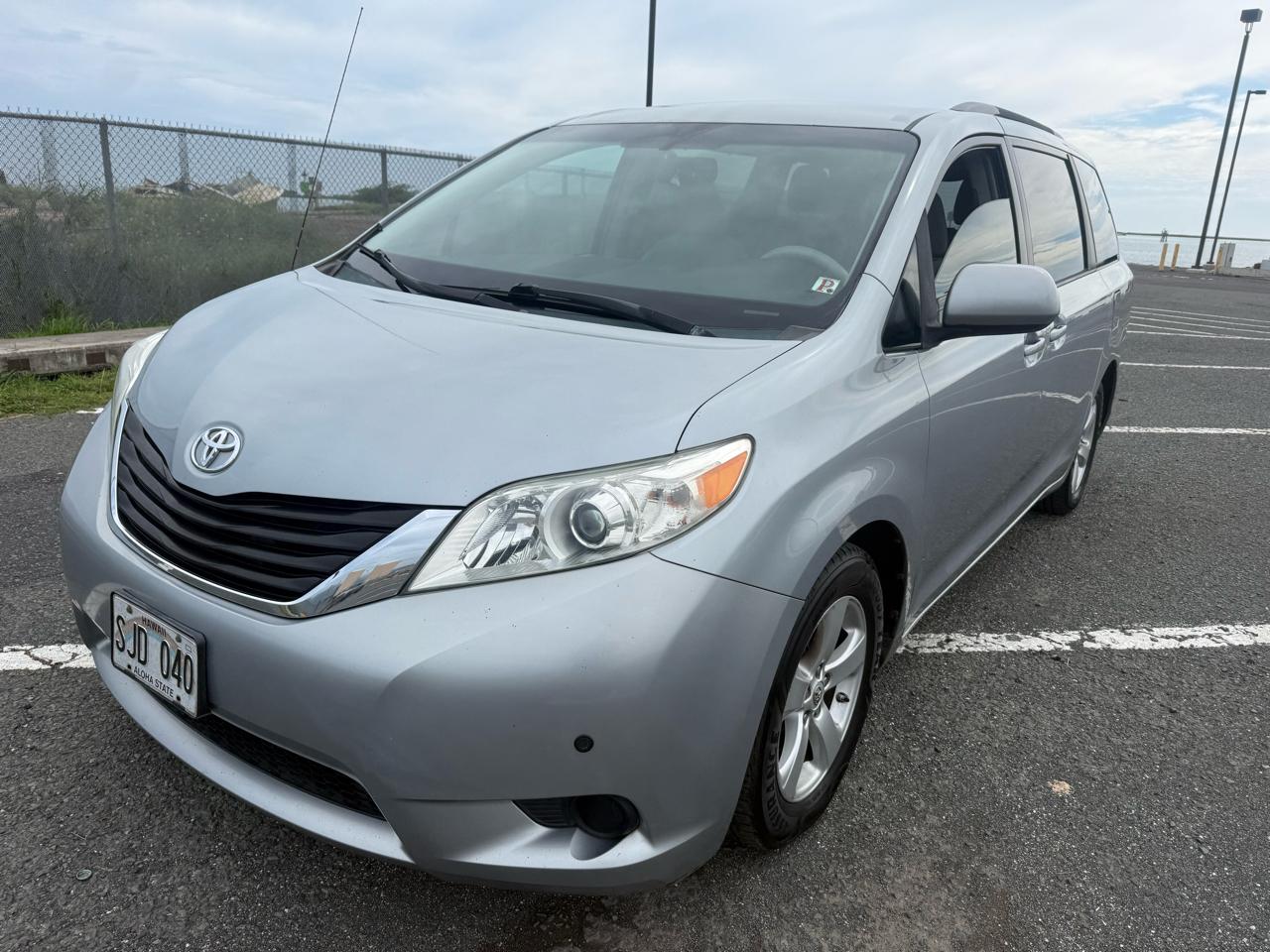 Toyota Sienna LE FWD 8-Passenger V6 2014