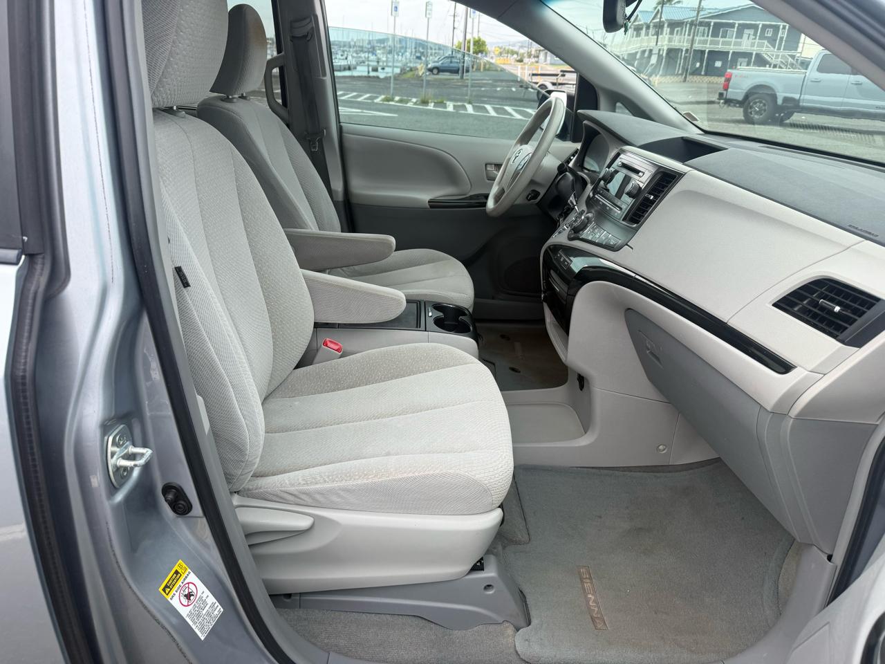 Toyota Sienna LE FWD 8-Passenger V6 2014