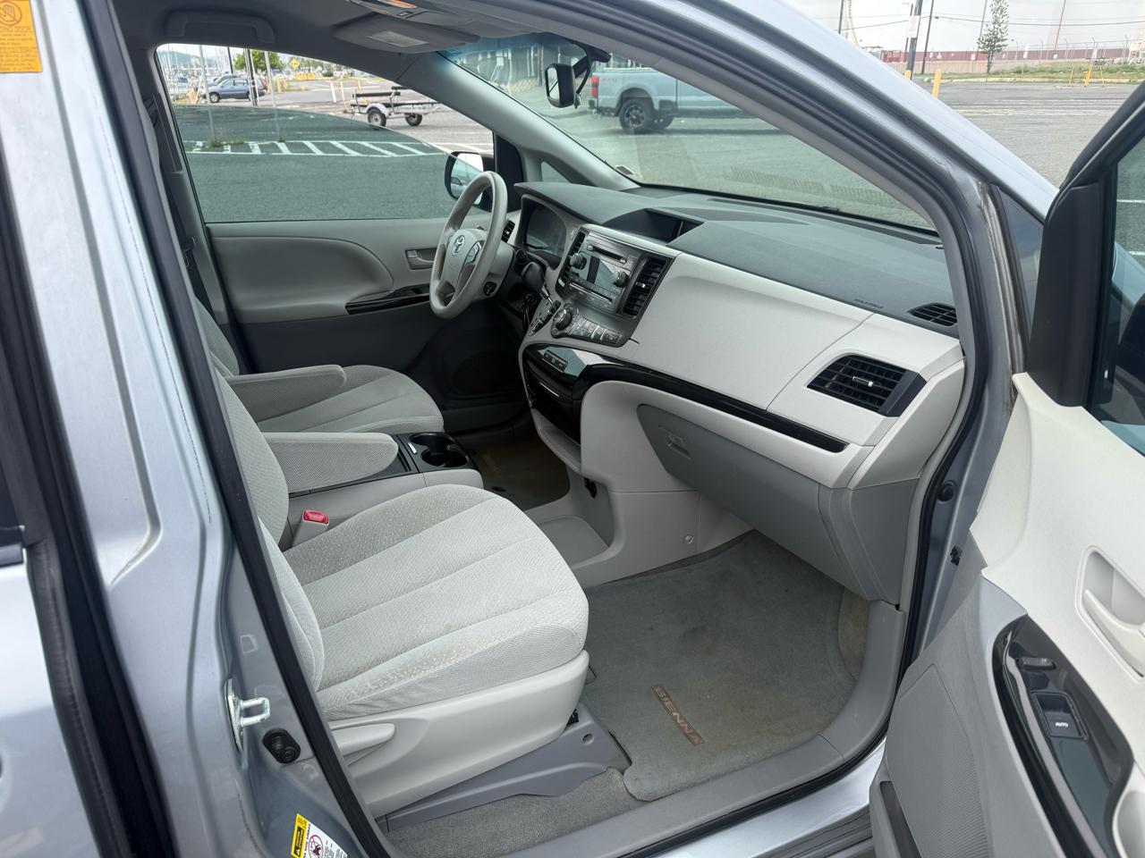 Toyota Sienna LE FWD 8-Passenger V6 2014