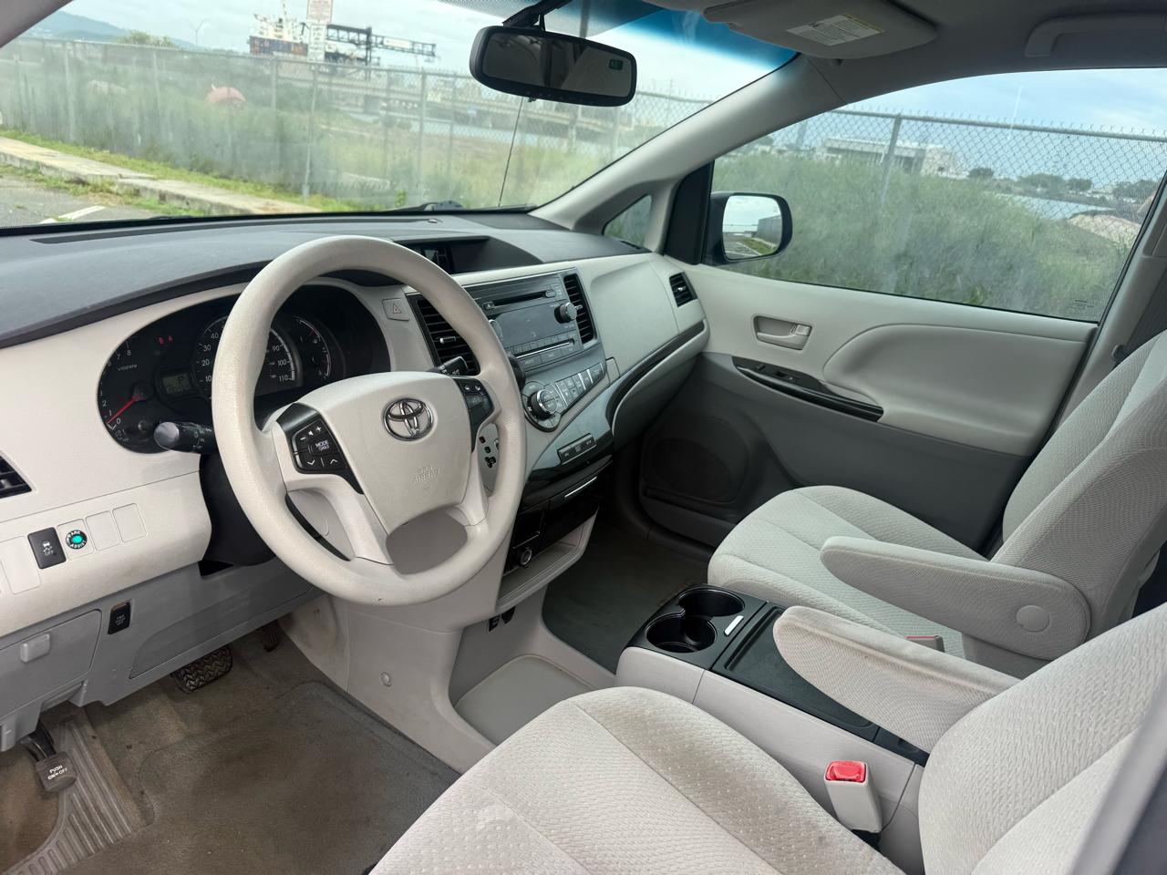 Toyota Sienna LE FWD 8-Passenger V6 2014