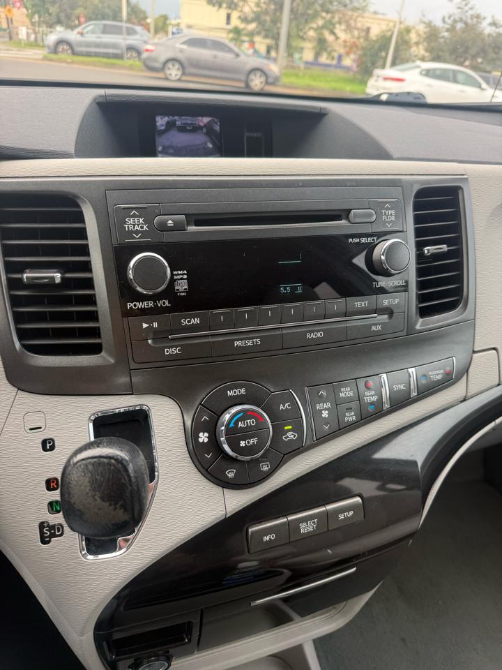 Toyota Sienna LE FWD 8-Passenger V6 2014