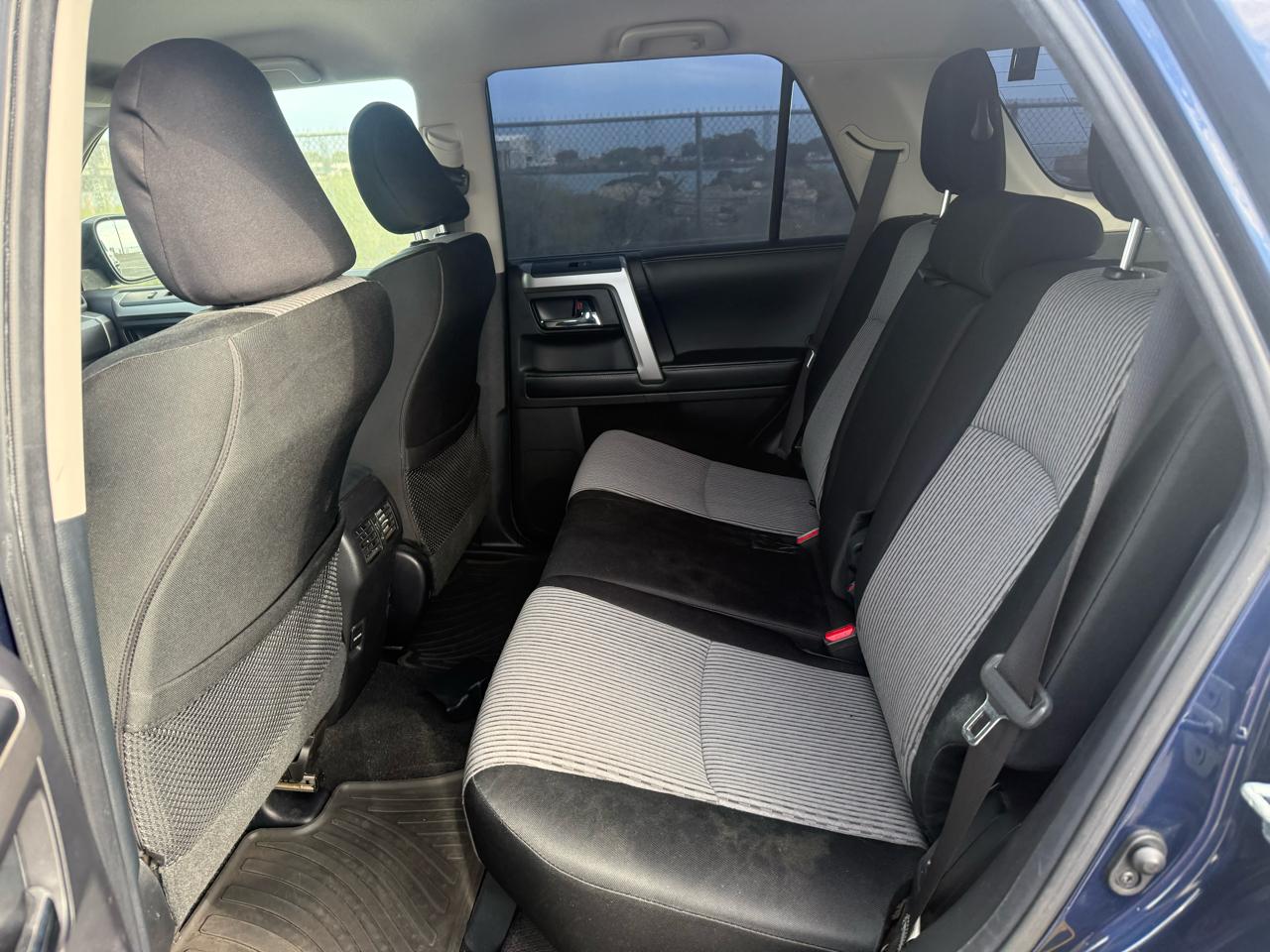 Toyota 4Runner SR5 2WD 2014