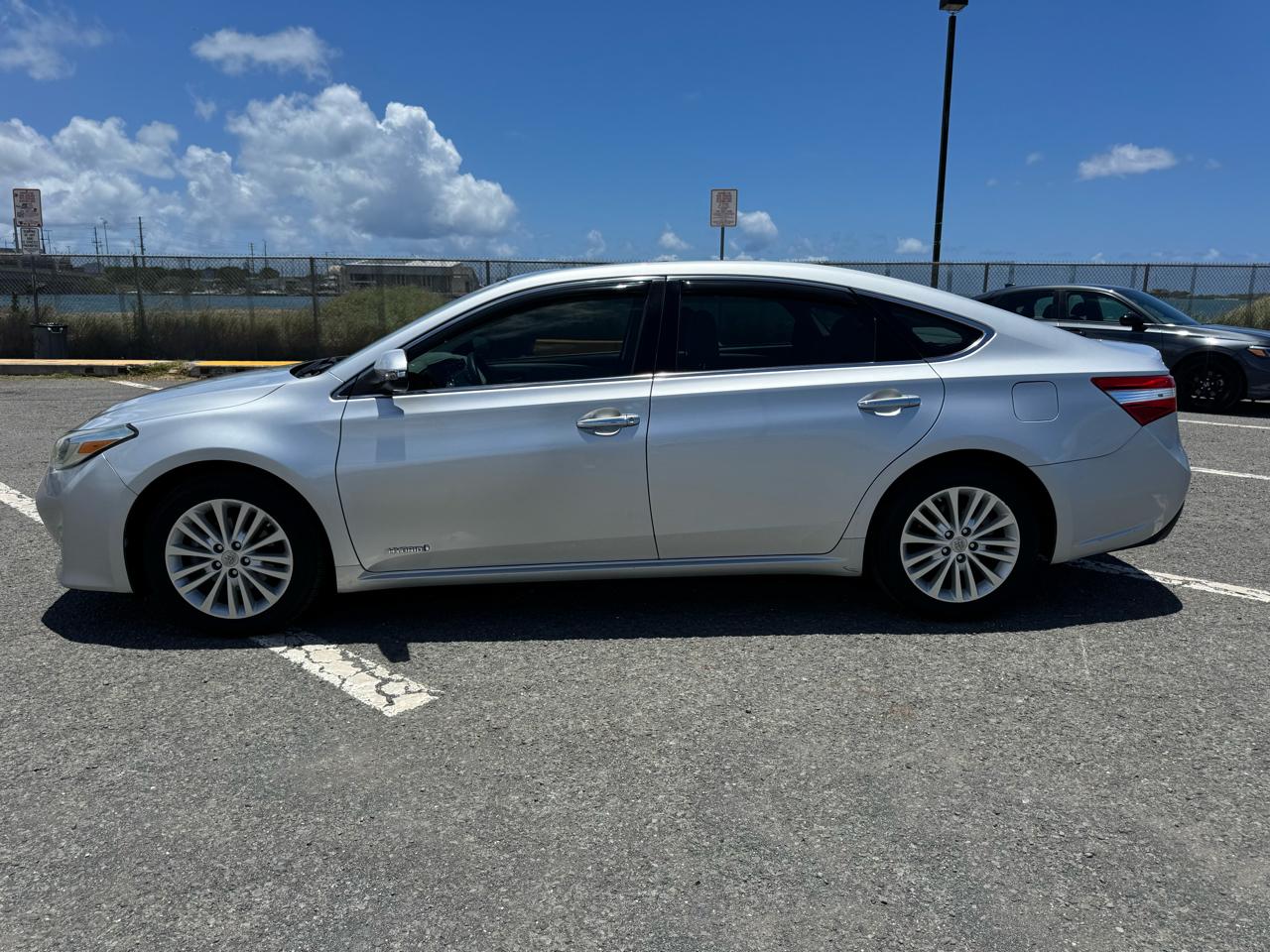 Toyota Avalon Hybrid XLE Premium 2014