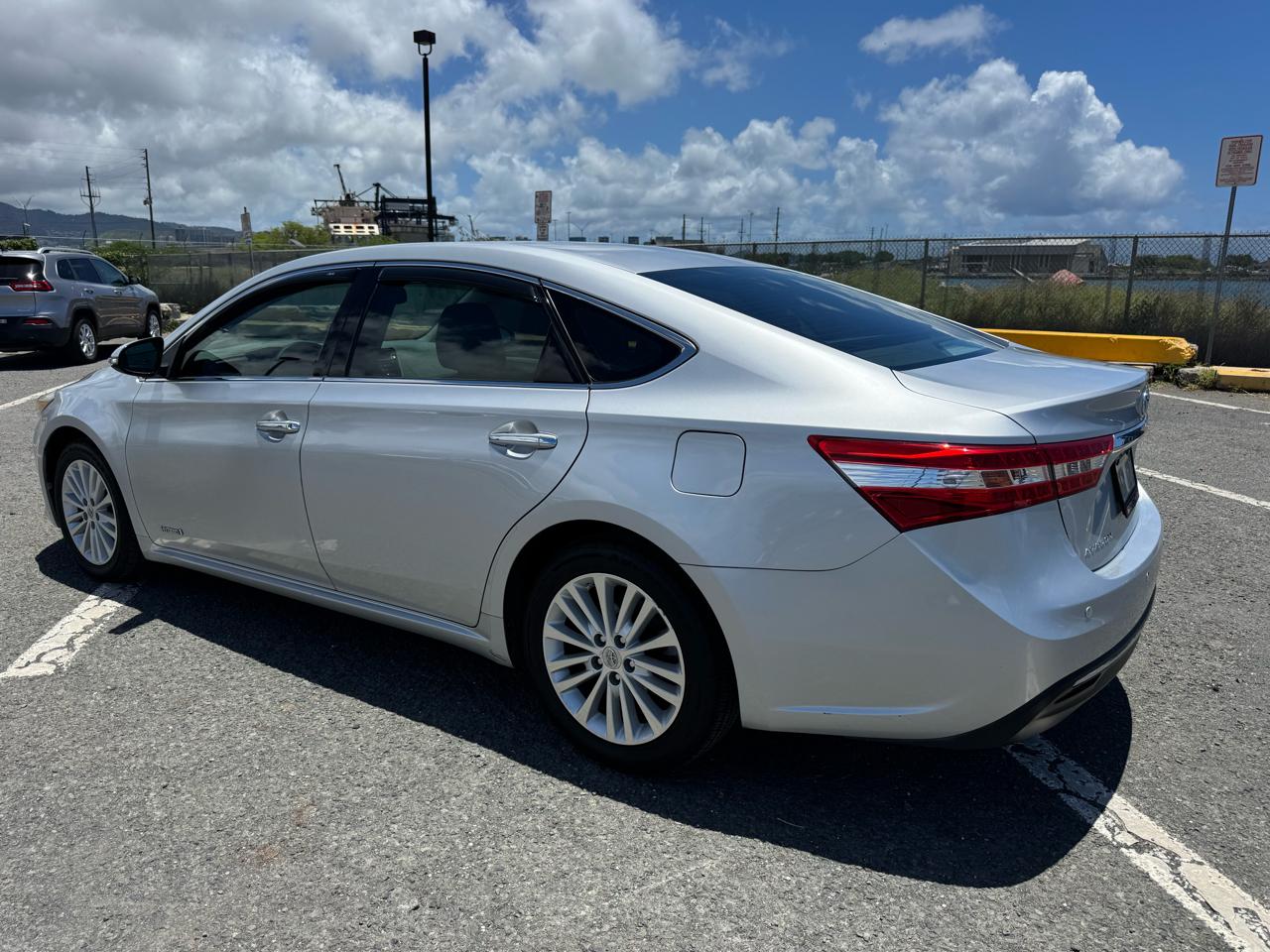 Toyota Avalon Hybrid XLE Premium 2014