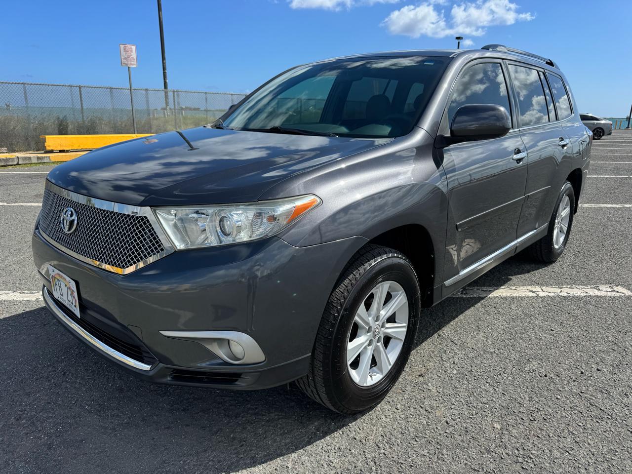 Toyota Highlander Plus 4D SUV FWD 2013