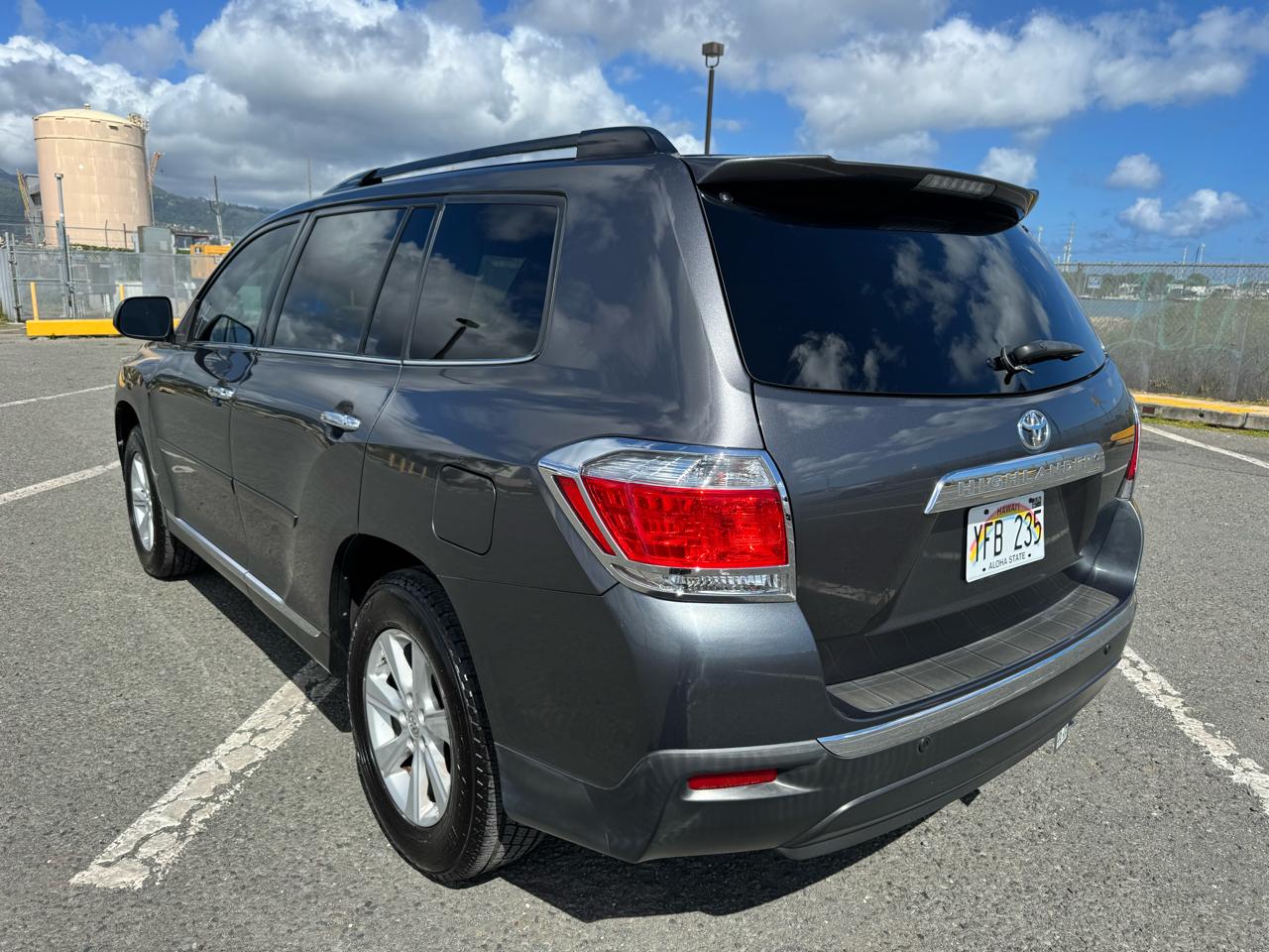 Toyota Highlander Plus 4D SUV FWD 2013