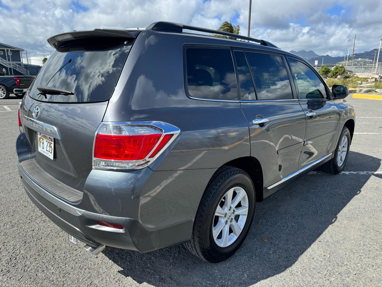 Toyota Highlander Plus 4D SUV FWD 2013
