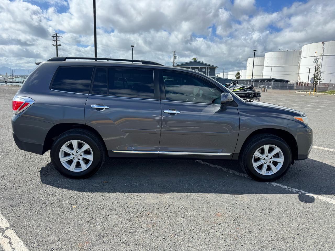 Toyota Highlander Plus 4D SUV FWD 2013