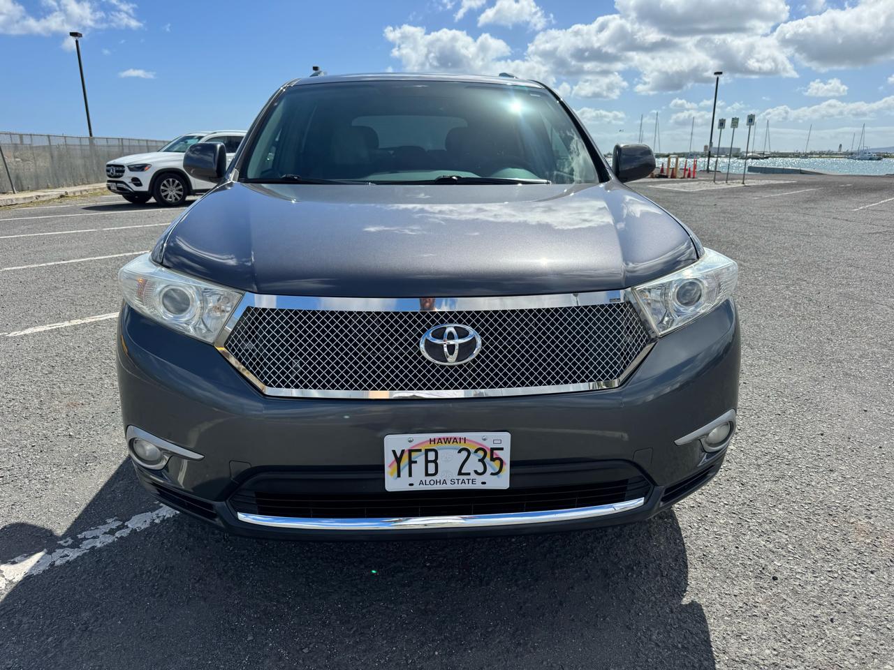 Toyota Highlander Plus 4D SUV FWD 2013