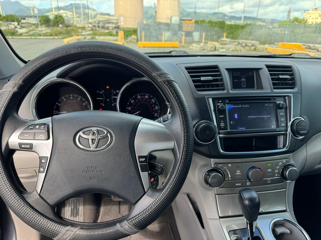 Toyota Highlander Plus 4D SUV FWD 2013