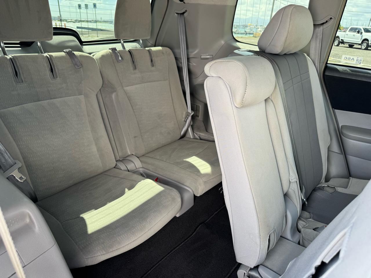 Toyota Highlander Plus 4D SUV FWD 2013