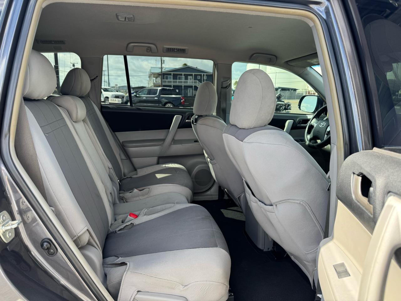 Toyota Highlander Plus 4D SUV FWD 2013