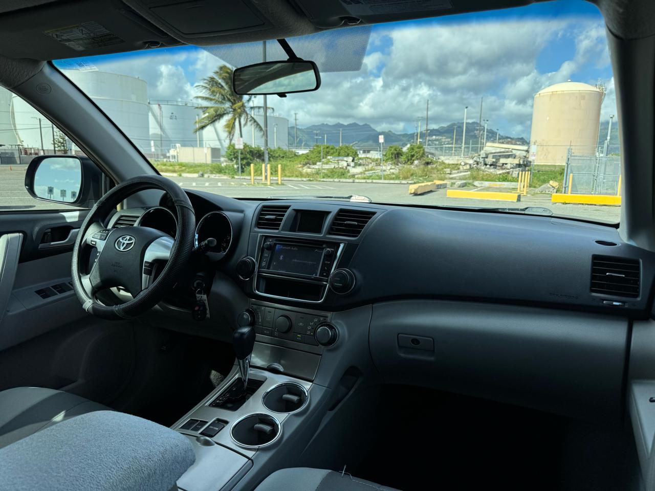 Toyota Highlander Plus 4D SUV FWD 2013