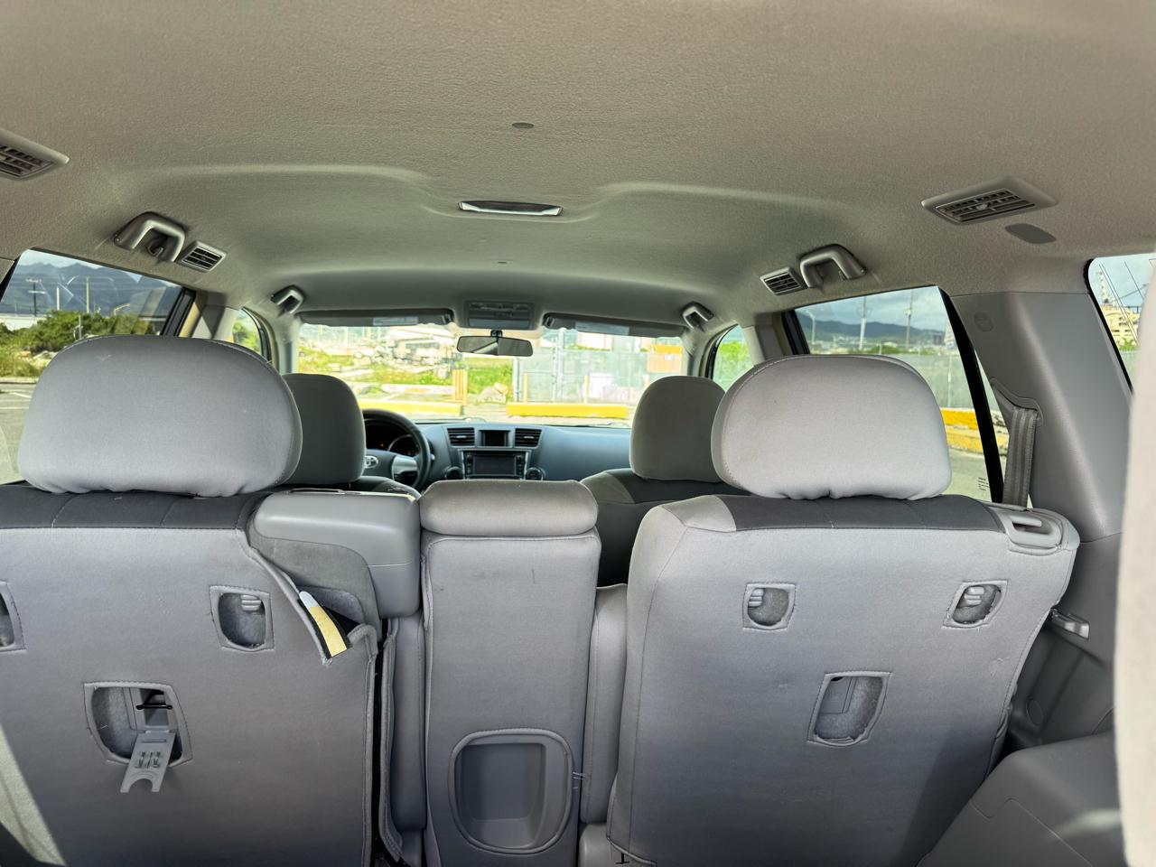 Toyota Highlander Plus 4D SUV FWD 2013