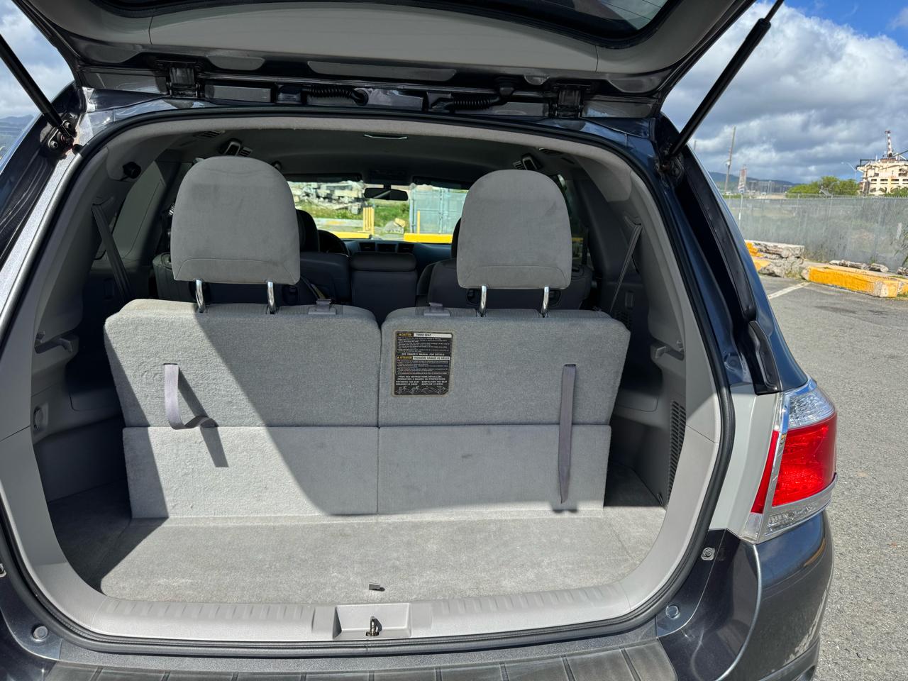 Toyota Highlander Plus 4D SUV FWD 2013