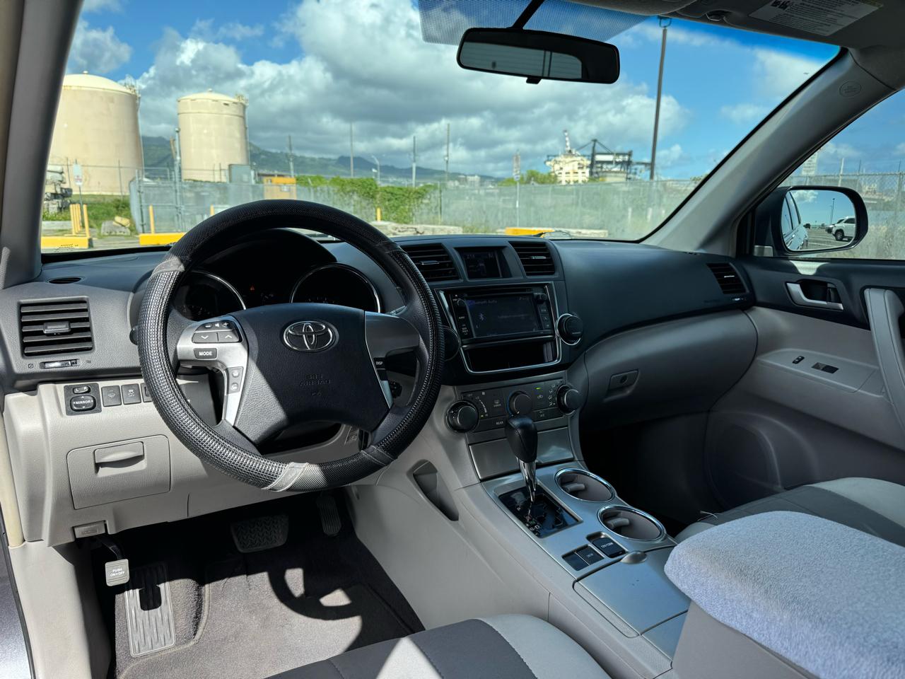 Toyota Highlander Plus 4D SUV FWD 2013