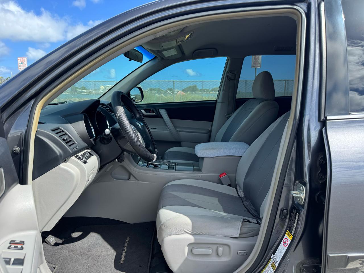 Toyota Highlander Plus 4D SUV FWD 2013