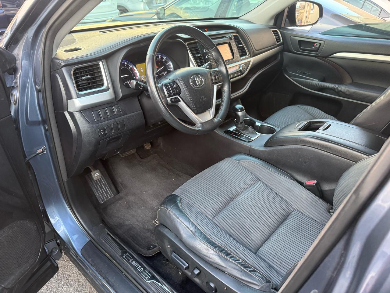 Toyota Highlander LE FWD V6 2015