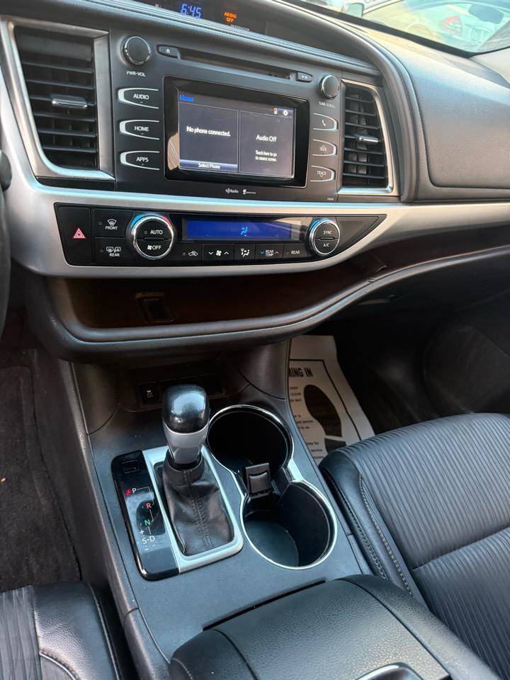 Toyota Highlander LE FWD V6 2015